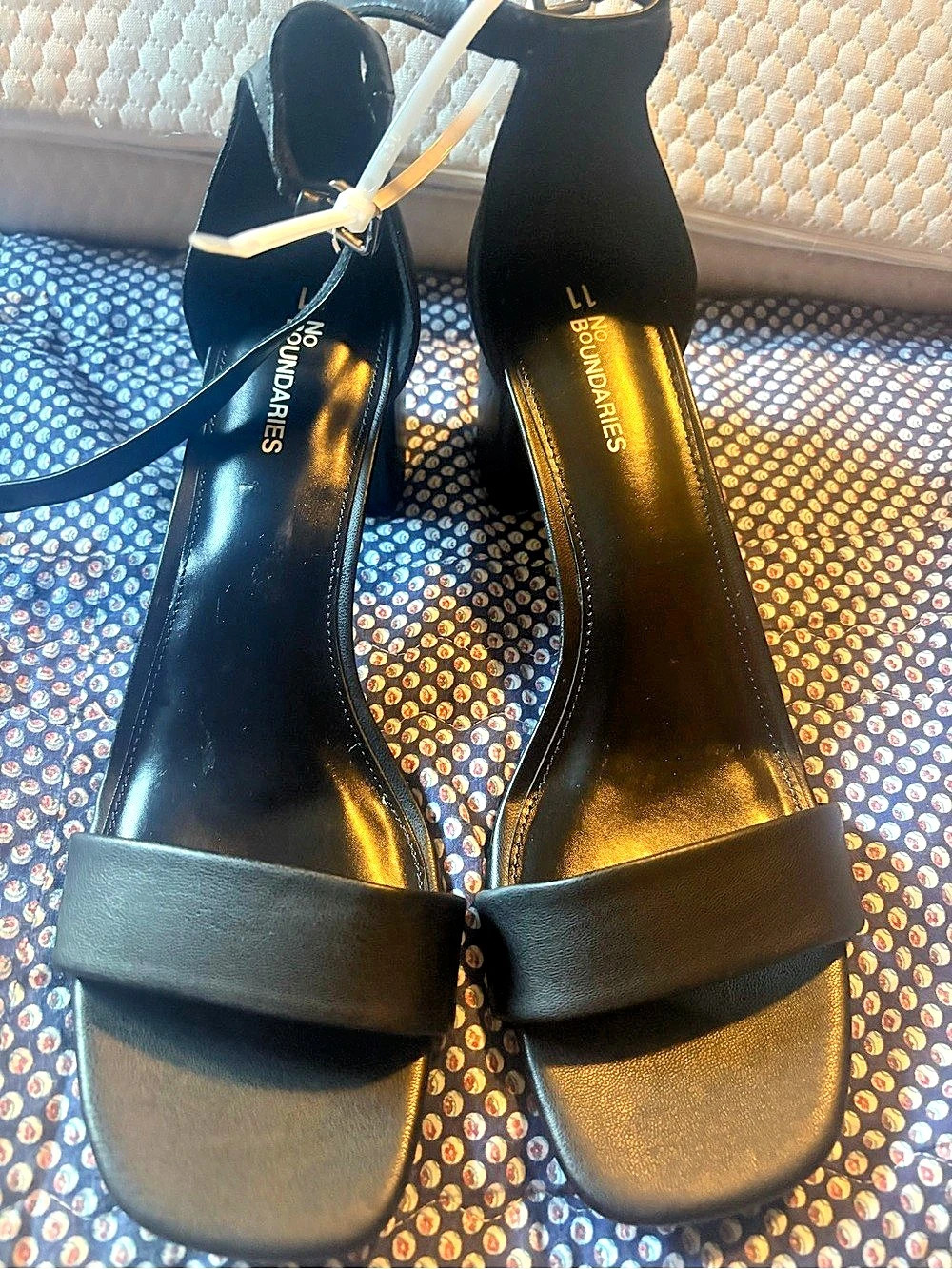No Boundaries Black Block Heel Sandals sz 11
